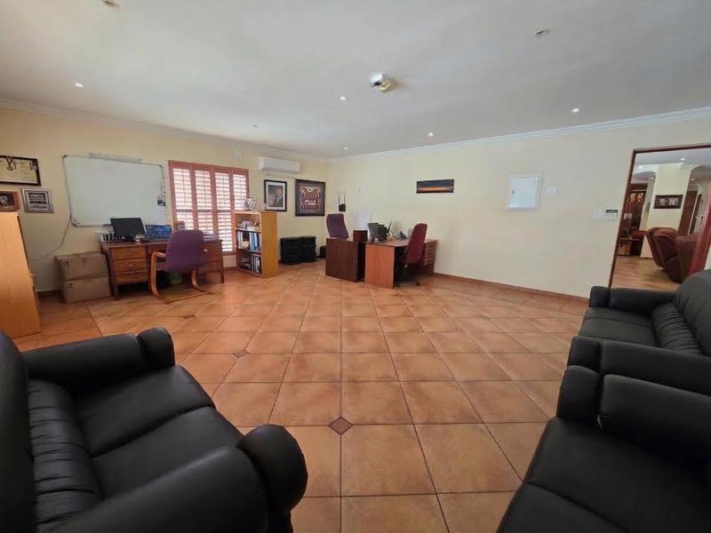 5 Bedroom Property for Sale in Golden Mile Western Cape